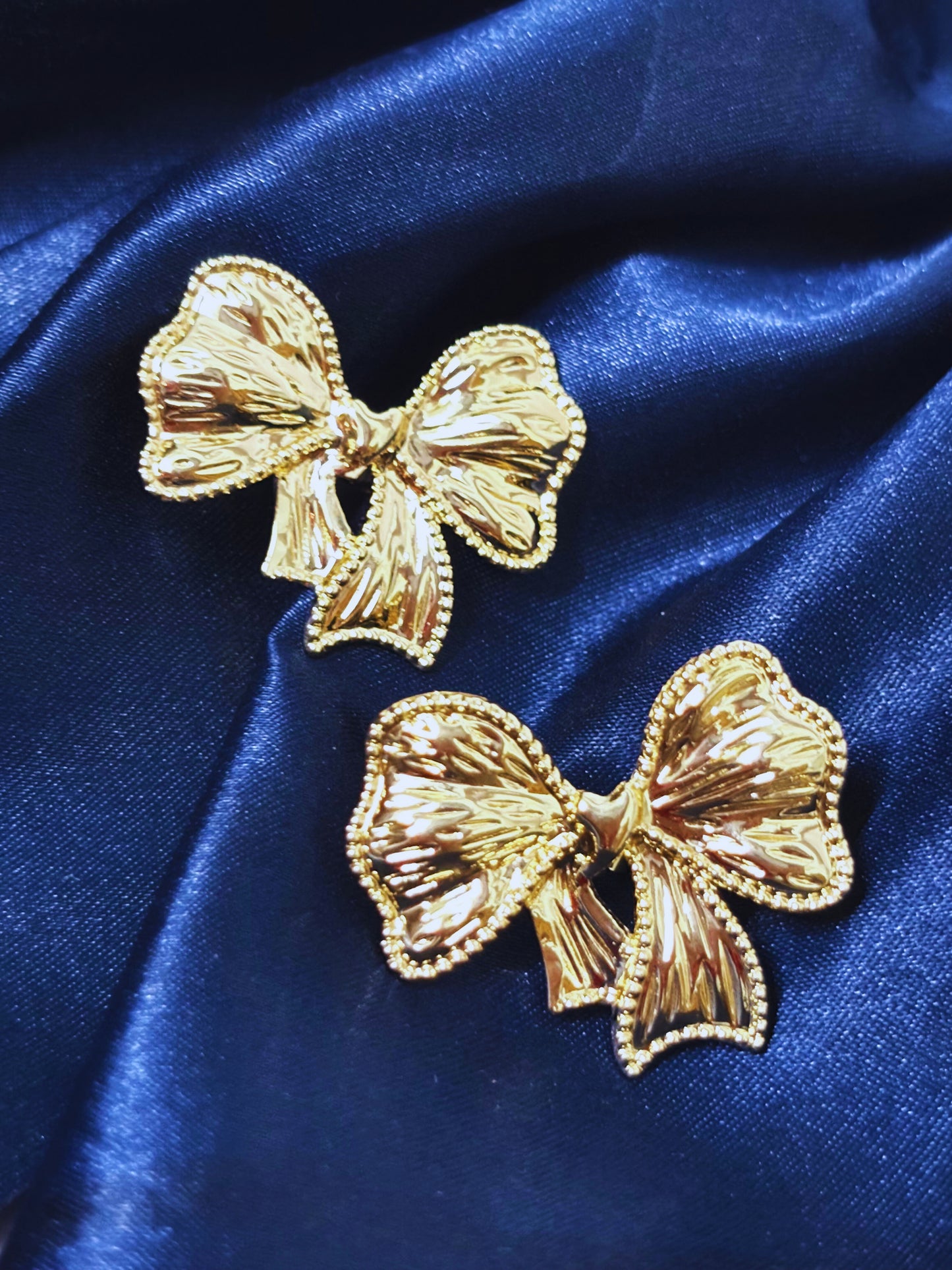 Glossy Gold Bow Earrings – Anti-Tarnish