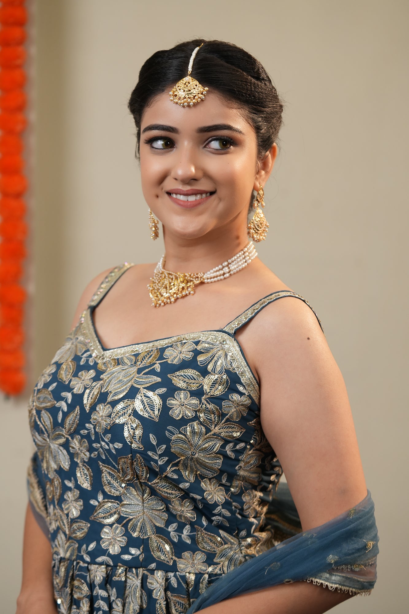 Golden Grace with Pearl Strings Set