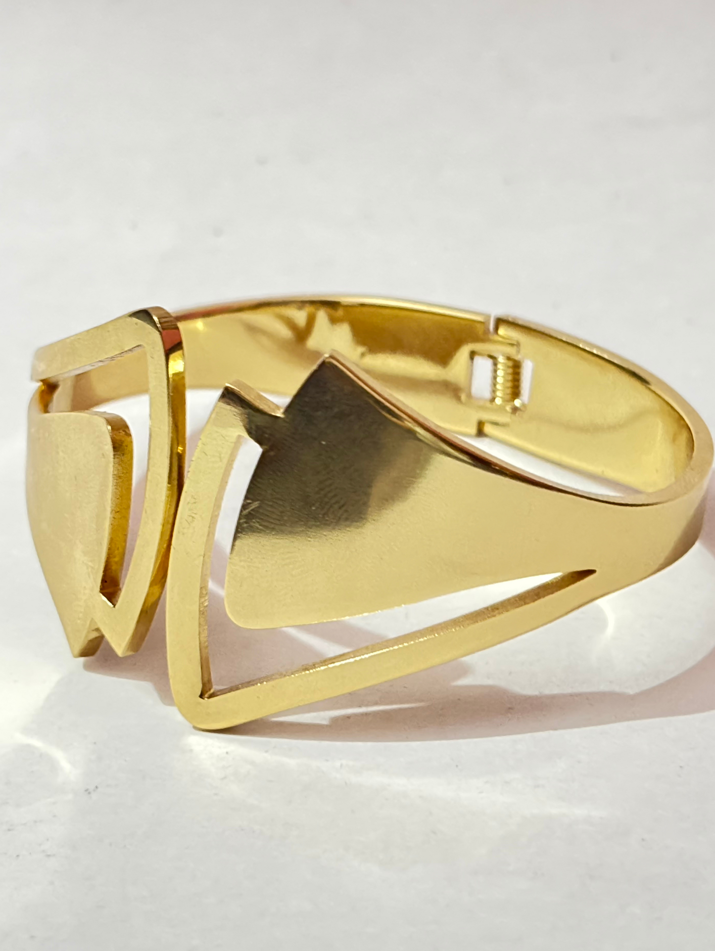 NOORA Cuff – Anti-Tarnish Gold-Tone Bracelet for Women