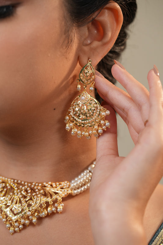 Golden Grace with Pearl Strings Set