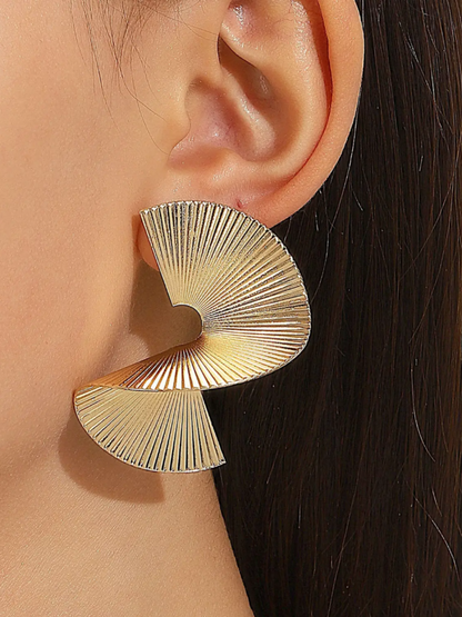 Stylish twisted earrings
