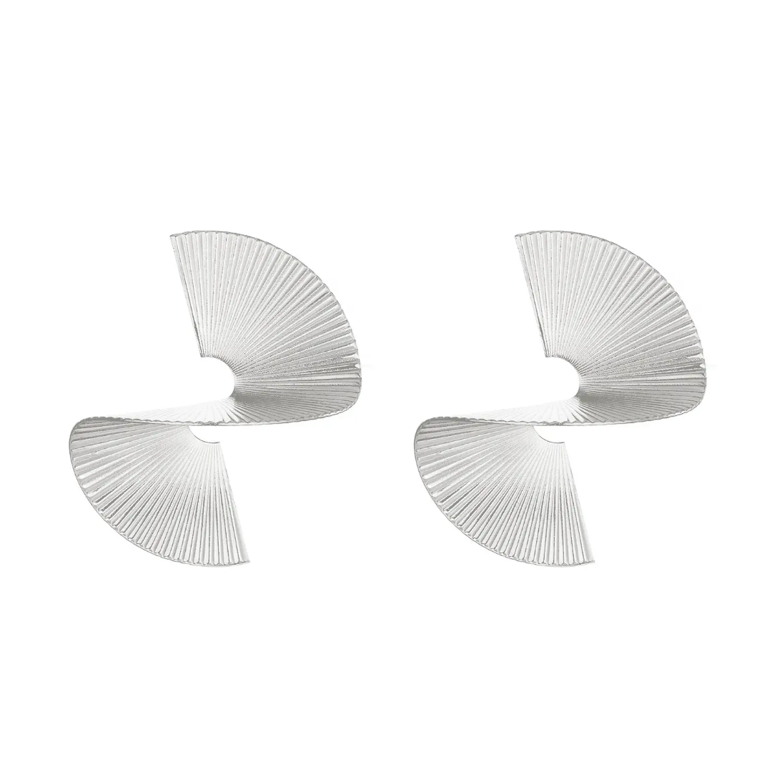 Stylish twisted earrings